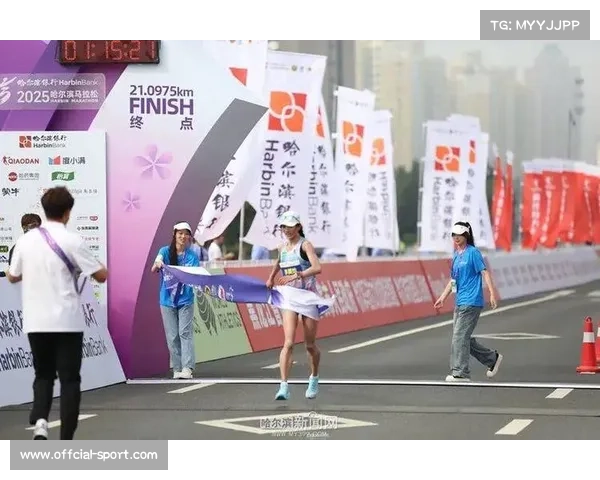 香港马拉松维多利亚公园收官,内地选手夺半马冠军 香港马拉松维多利亚公园收官,内地选手夺半马冠军